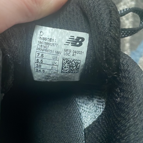 New balance fresh foam sneakers, only worn once - Picture 4 of 4